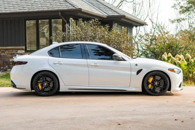 Quadrifoglio style sideskirts